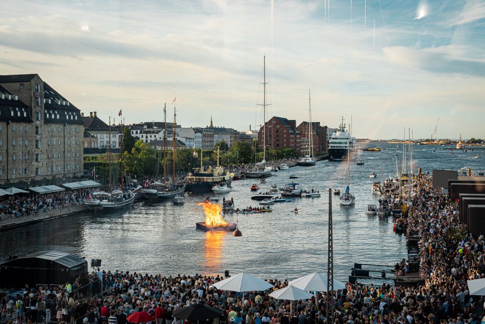 Sankt Hans på Ofelia Plads er tilbage: Oplev heksehyldest, Oh Land-koncert og båltale med frontfigurerne fra r8Dio